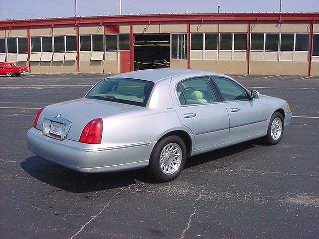 1998 LINCOLN TOWN CAR Davenport IA 52806 Photo #0001698A