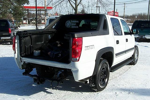 2004 Chevrolet Avalanche Romeo MI 48065 Photo #0002241A