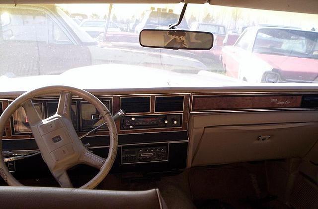 1985 LINCOLN TOWN CAR Gray Court (near Greenville) SC 29645 Photo #0005124A