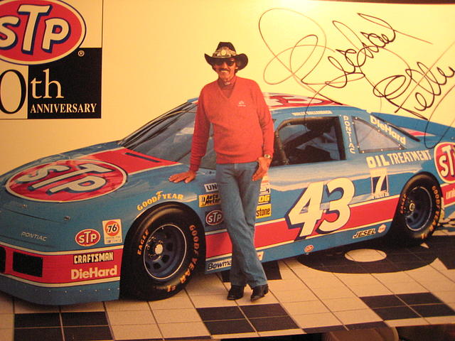 1987 PONTIAC GRAND PRIX RICHARD PETTY New York NY 10475 Photo #0005747A