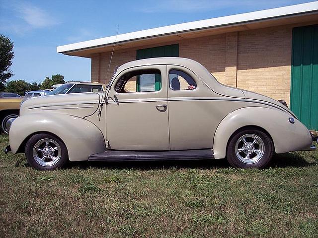 1939 FORD DELUXE Watertown MN 55388 Photo #0012775A