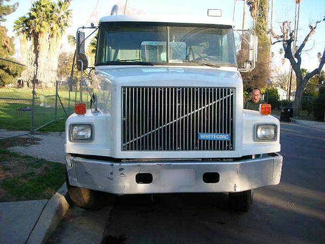 1995 VOLVO TRACTOR Whittier CA 90601 Photo #0024507B