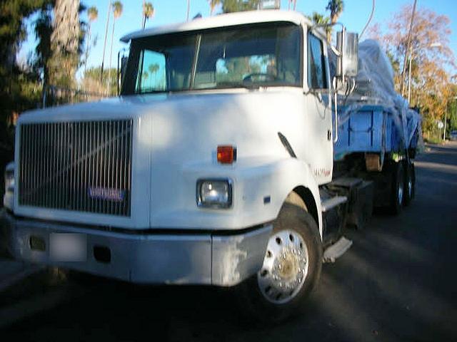 1995 VOLVO TRACTOR Whittier CA 90601 Photo #0024507B