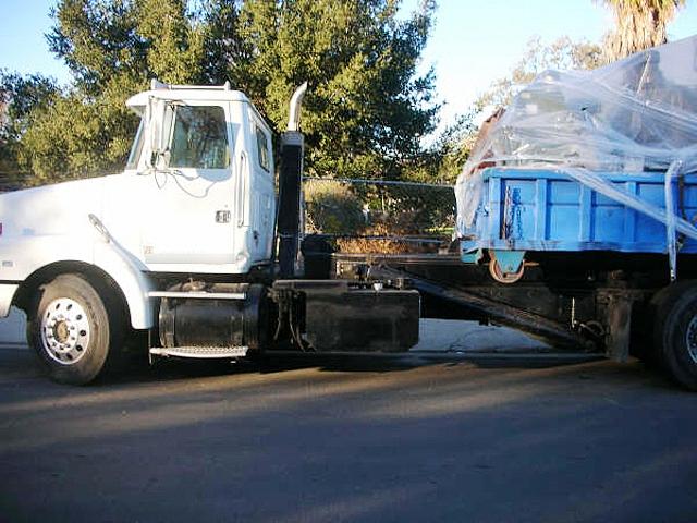 1995 VOLVO TRACTOR Whittier CA 90601 Photo #0024507B