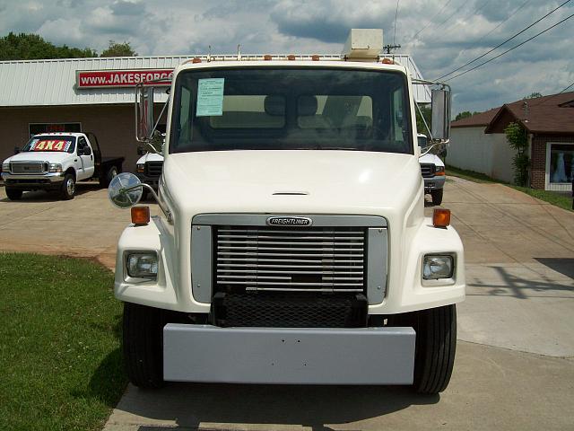 2000 FREIGHTLINER FL-60 Somerset KY 42501 Photo #0024685A