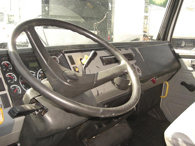 2001 FREIGHTLINER FL-70 San Diego CA 92154 Photo #0024751A