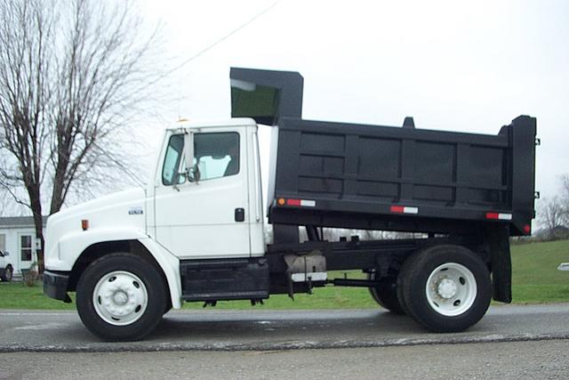 2001 FREIGHTLINER FL-70 Sparta KY 41086 Photo #0024753C