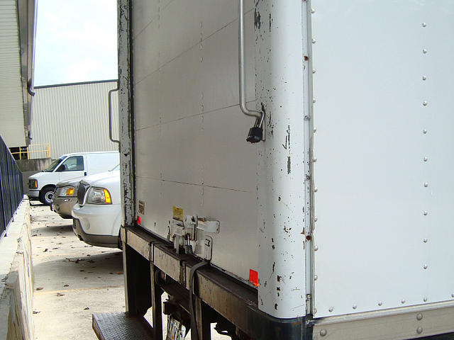 2001 Isuzu BOX TRUCK Kennesaw GA Photo #0024783A