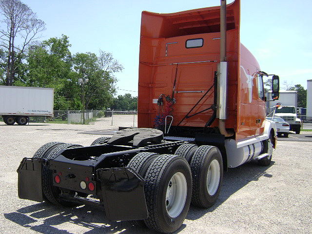 2001 VOLVO VNL64T Houston TX 77013 Photo #0024808A