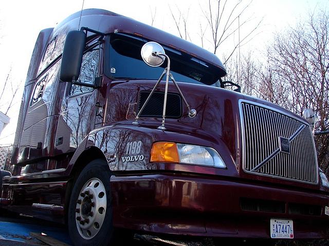 2001 VOLVO VNL64T770 DEDHAM MA Photo #0024809H