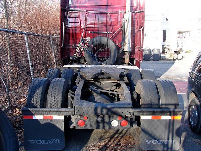 2001 VOLVO VNL64T770 DEDHAM MA Photo #0024809H