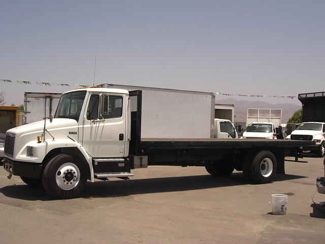 2002 FREIGHTLINER FL-70 San Diego CA 92154 Photo #0024828A