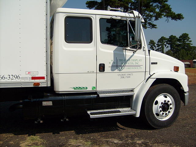 2002 FREIGHTLINER FL-70 HOLLY LAKE RAN TX Photo #0024831A