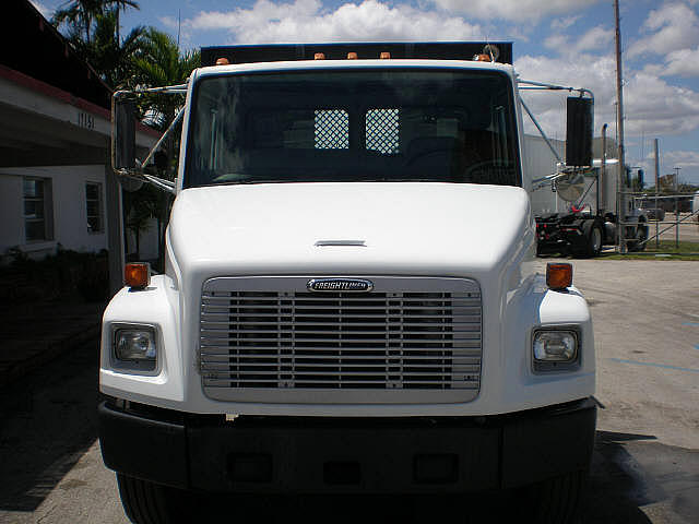 2002 FREIGHTLINER FL-70 Pompano Beach FL 33064 Photo #0024832A