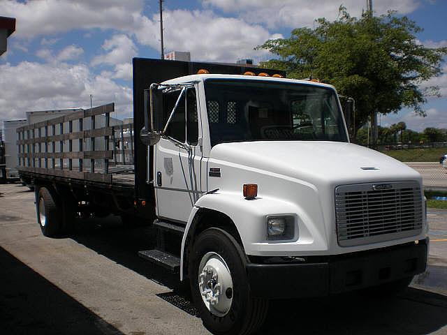 2002 FREIGHTLINER FL-70 Pompano Beach FL 33064 Photo #0024832A