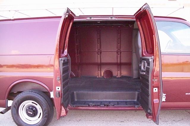 2002 GMC SAVANA 2500 Moline IL 61265 Photo #0024836A