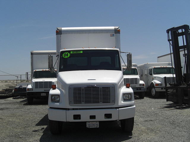 2004 FREIGHTLINER FL-70 San Diego CA 92154 Photo #0024969C