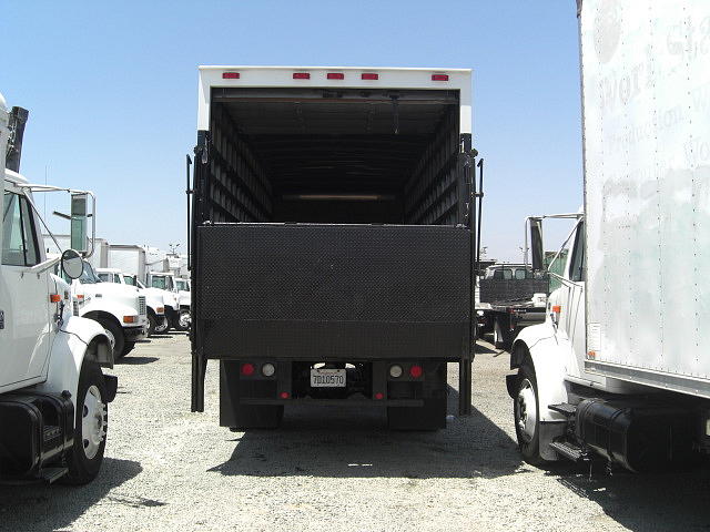 2004 FREIGHTLINER FL-70 San Diego CA 92154 Photo #0024969C