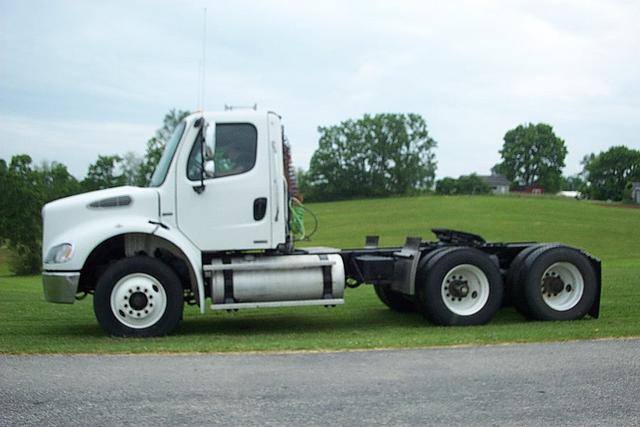 2004 FREIGHTLINER M2 Sparta KY 41086 Photo #0024974B