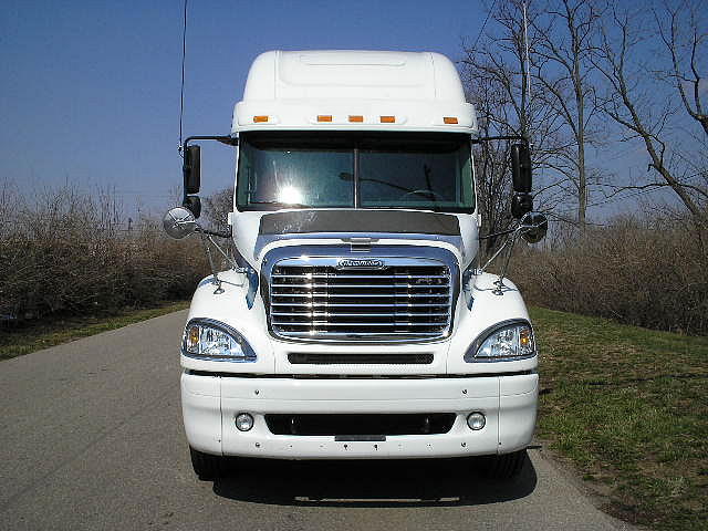 2006 FREIGHTLINER COLUMBIA Cincinnati OH 45241 Photo #0025176A