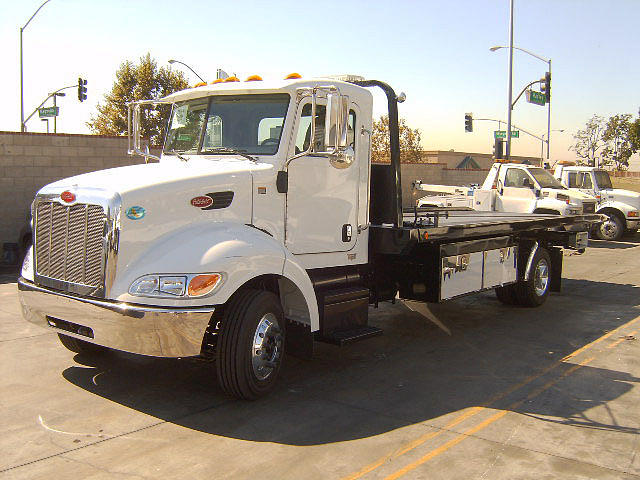 2009 PETERBILT 335 Whittier CA 90601 Photo #0025687C