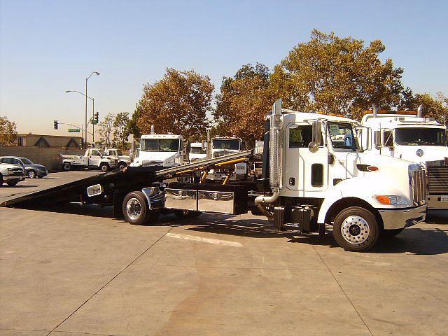 2009 PETERBILT 335 Whittier CA 90601 Photo #0025687C