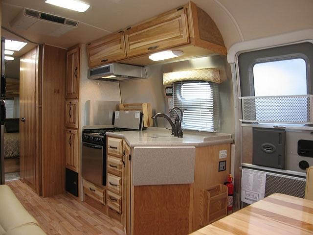 2010 AIRSTREAM CLASSIC LIMITED 27 FB QU Lakewood NJ 08701 Photo #0025857A