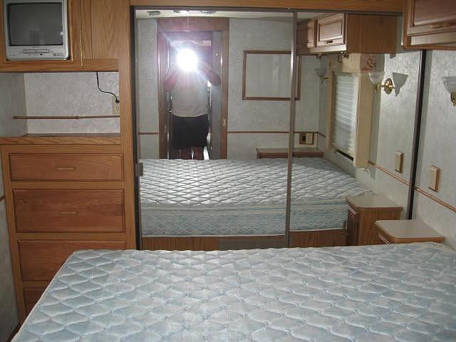 2000 WINNEBAGO ADVENTURER 37G North Smithfie RI 02896 Photo #0026330K