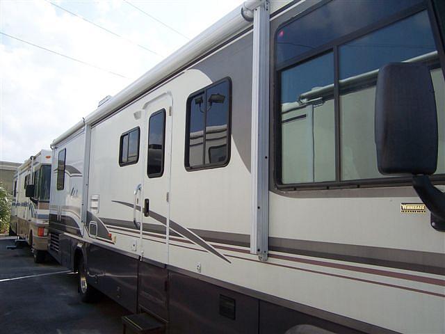 2001 WINNEBAGO ADVENTURER 35B Lakeland FL 33809 Photo #0026705A