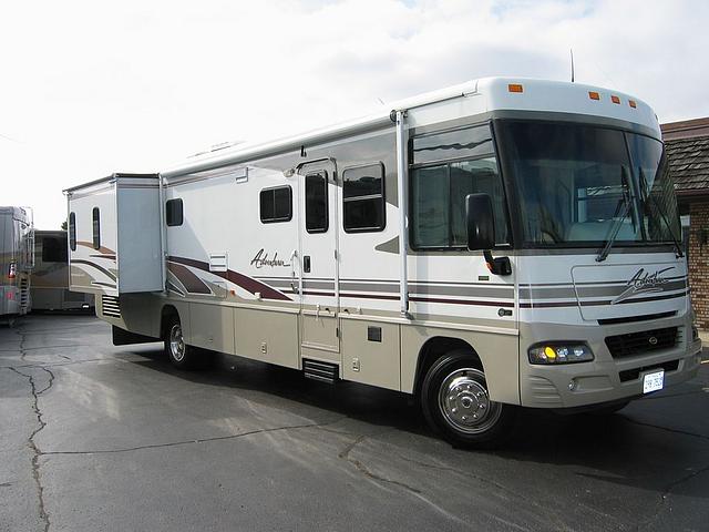 2004 WINNEBAGO ADVENTURER 38 G Rockford IL 61103 Photo #0028001A