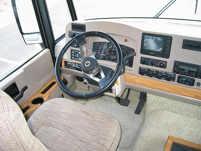 2004 WINNEBAGO ADVENTURER 38 G Rockford IL 61103 Photo #0028001A