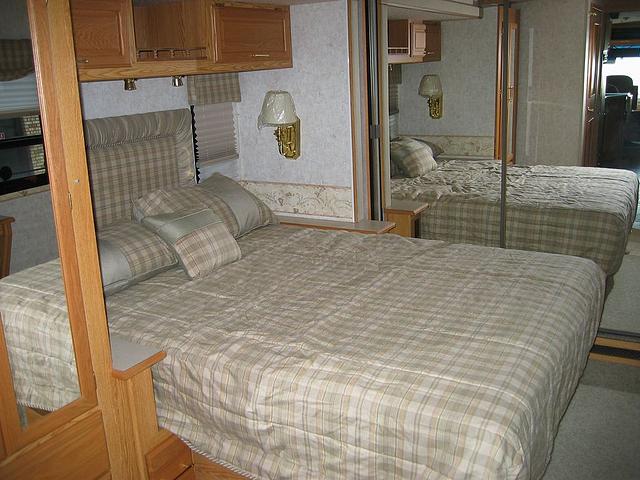 2004 WINNEBAGO ADVENTURER 38 G Rockford IL 61103 Photo #0028001A