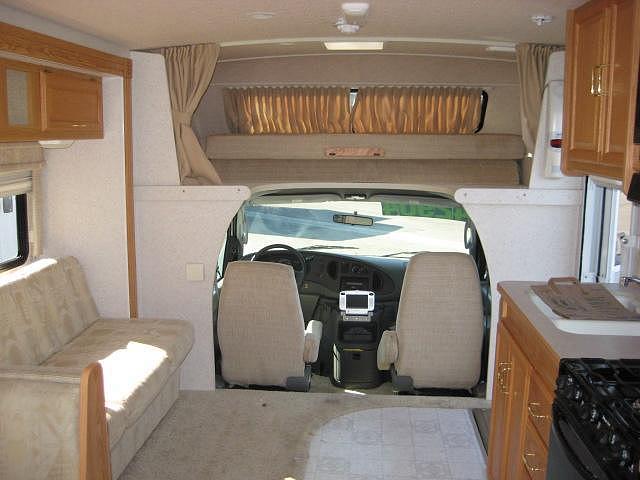 2004 WINNEBAGO MINNIE 31C North Hills CA 91343 Photo #0028012A