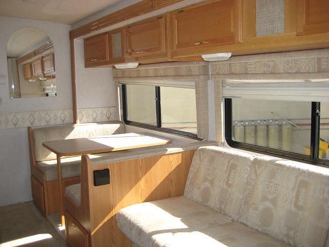 2004 WINNEBAGO MINNIE 31C North Hills CA 91343 Photo #0028012A