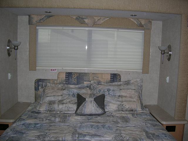 2005 NATIONAL RV DOLPHIN 5375 Rapid City SD 57702 Photo #0028546A