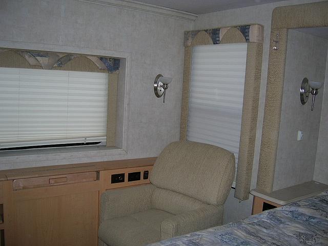 2005 NATIONAL RV DOLPHIN 5375 Rapid City SD 57702 Photo #0028546A