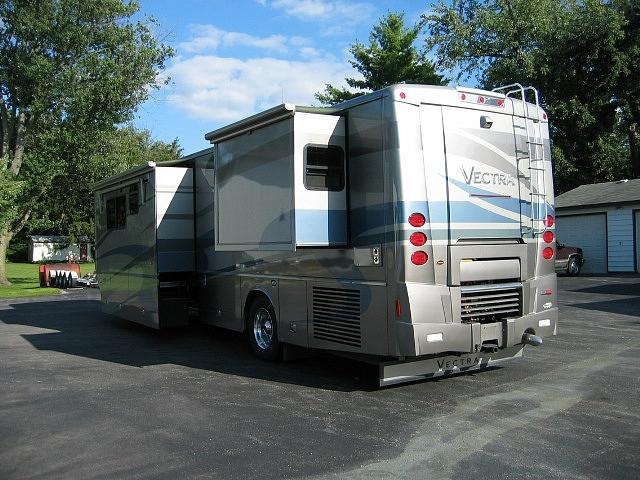 2005 WINNEBAGO VECTRA 40 FD Rockford IL 61103 Photo #0028633A