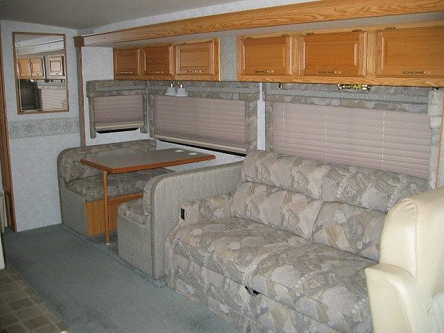 2005 WINNEBAGO VOYAGE 33V Rockford IL 61103 Photo #0028636A