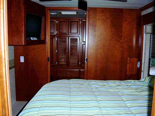 2006 FLEETWOOD RV REVOLUTION LE 40E Kingston NH 03848 Photo #0028797A