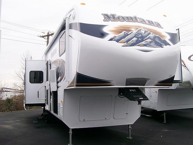 2010 KEYSTONE MONTANA 3400RL Manassas VA 20109 Photo #0032307A