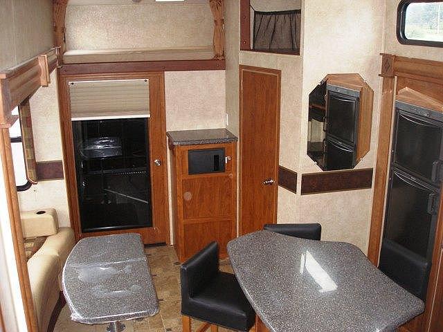 2010 KEYSTONE RAPTOR 3912LEV Portland OR 97060 Photo #0032573A