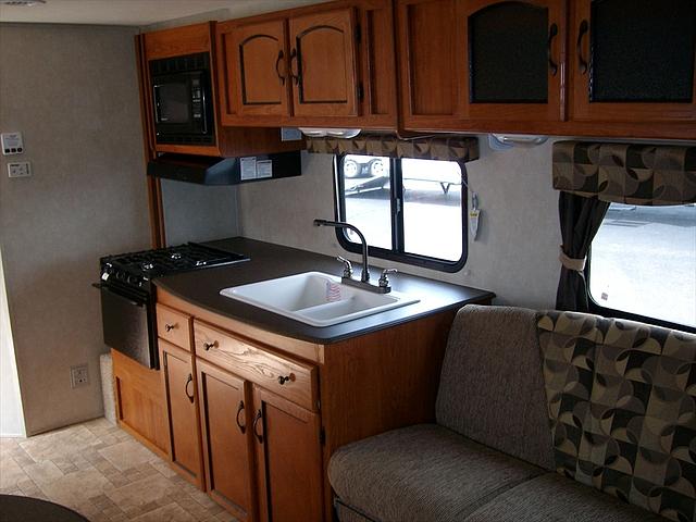 2010 COACHMEN FREEDOM EXPRESS 242RBS Mayfield KY 42066 Photo #0034171A