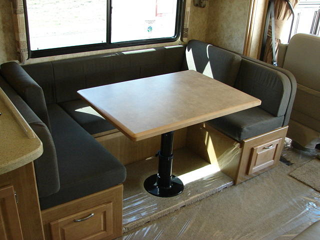 2009 WINNEBAGO ADVENTURER WFJ32H Corinth TX 76210 Photo #0035848A