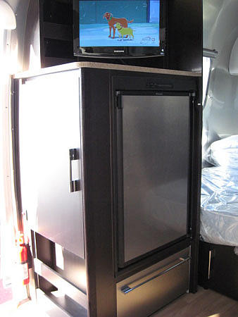 2010 AIRSTREAM 19FB INTERNATIONAL SIGNAT Irvine CA 92618 Photo #0035957A