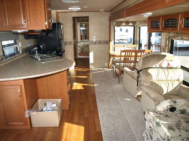 2009 FOREST RIVER RV WILDWOOD LODGE 392FLFB Brownstown MI 48393 Photo #0036246A