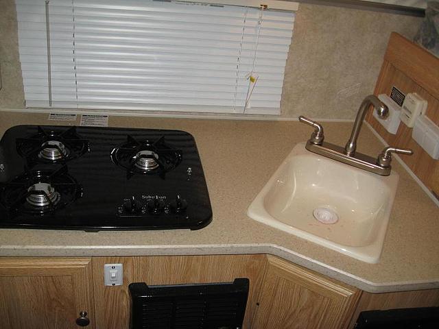 2009 FOREST RIVER PALOMINO TRUCK CAMPER BRO North Smithfie RI 02896 Photo #0036327E