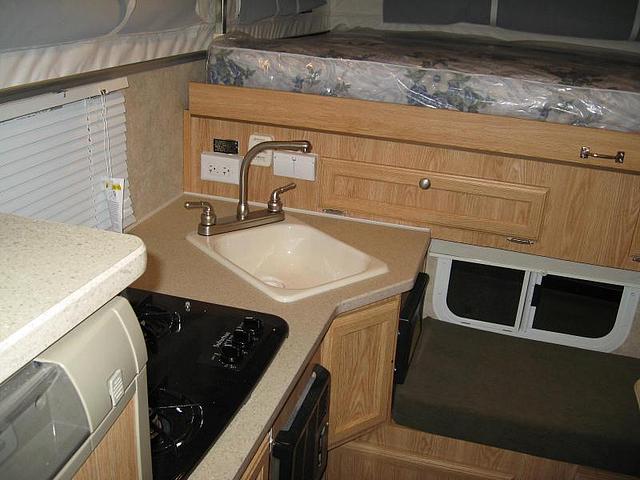 2009 FOREST RIVER PALOMINO TRUCK CAMPER BRO North Smithfie RI 02896 Photo #0036327E