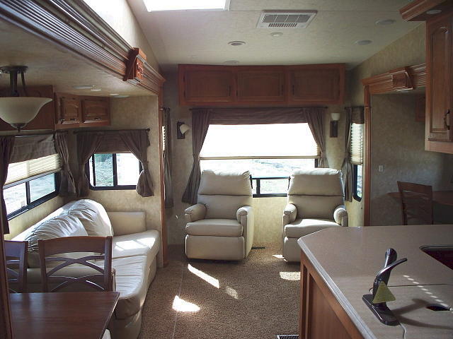 2009 COACHMEN WYOMING 364 SIQS Cleburne TX 76033 Photo #0037603A