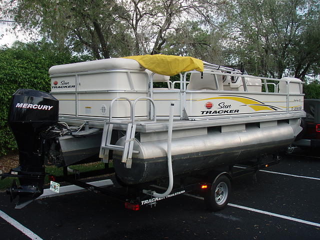 2008 TRACKER PARTY BARGE 18 SIGNATURE Bonita Springs FL 34134 Photo #0040645A