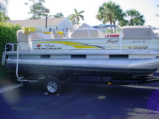 2008 TRACKER PARTY BARGE 18 SIGNATURE Bonita Springs FL 34134 Photo #0040645A